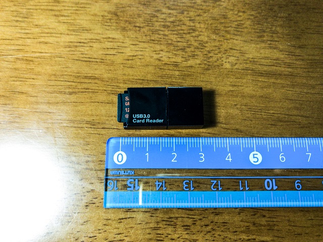 小さな小さな。 – microSDカードリーダー。